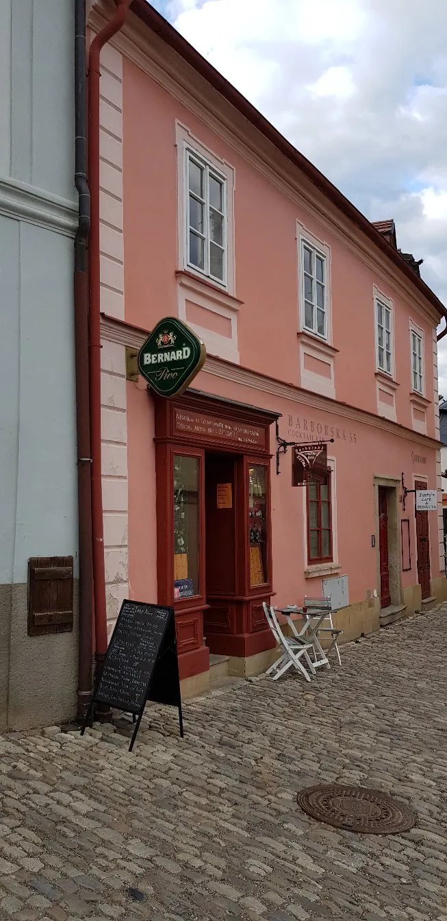 Barborska Cocktail and champagne bar