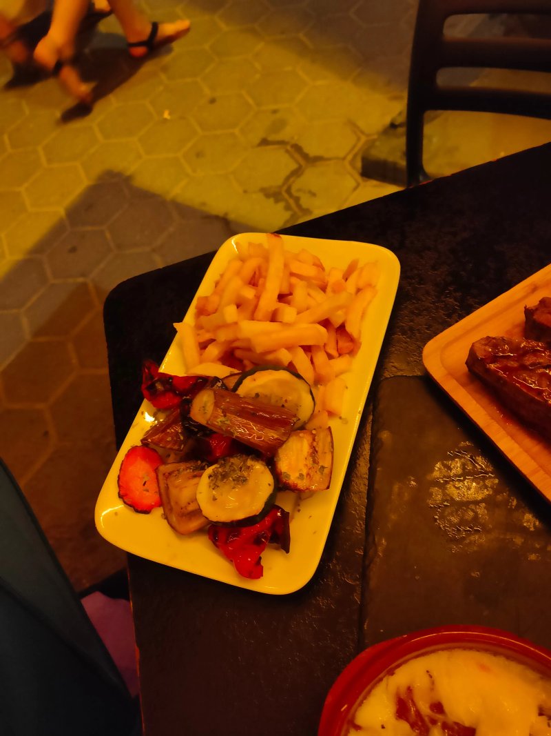 Muu Grill Beach