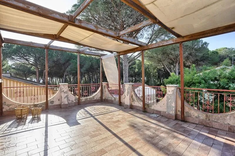 Bright and wide apartment only 100 mt from the sea