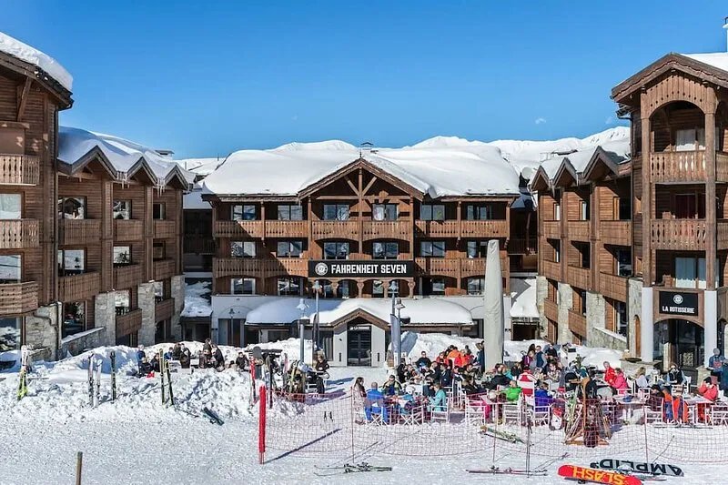 COURCHEVEL 1650, stand. apartment sleeps 8, 100 m gondola, covered parking.