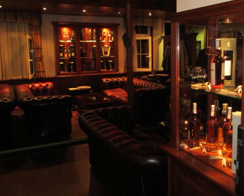 Whisky Bar 44