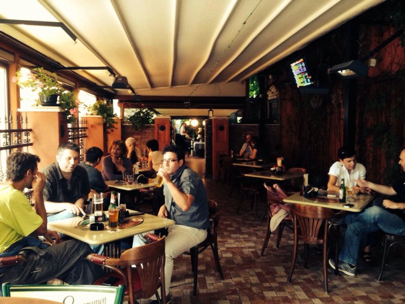 The Red Apple Pub