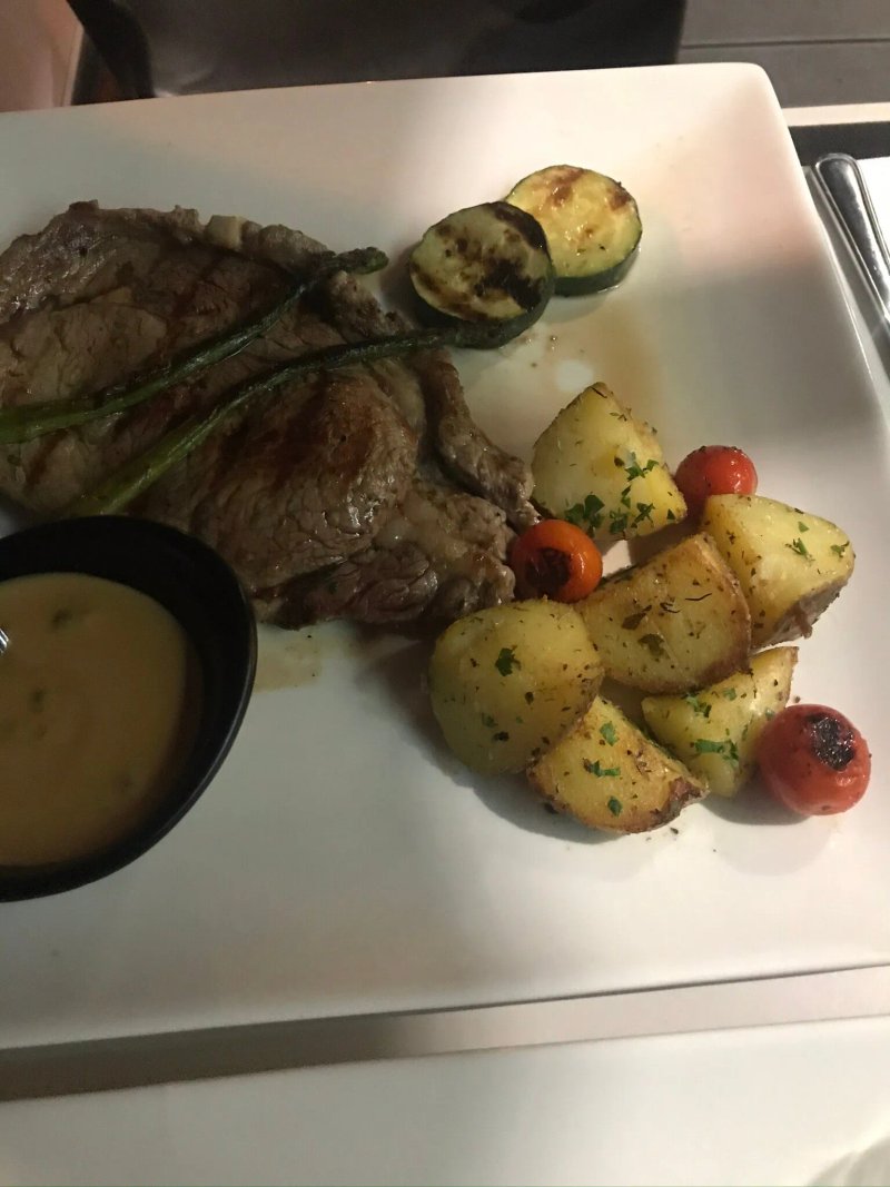 Gloria's Restaurant Cafeteria Taperia