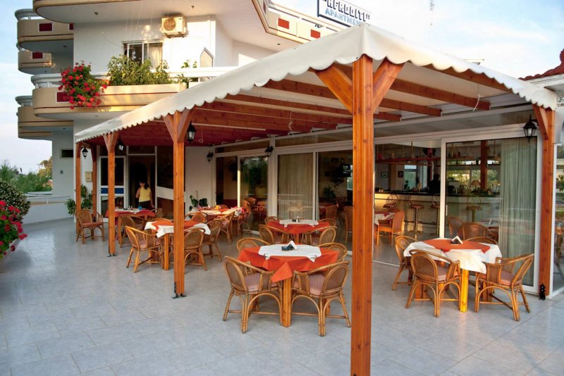 Aphrodite Apartments and Restaurant