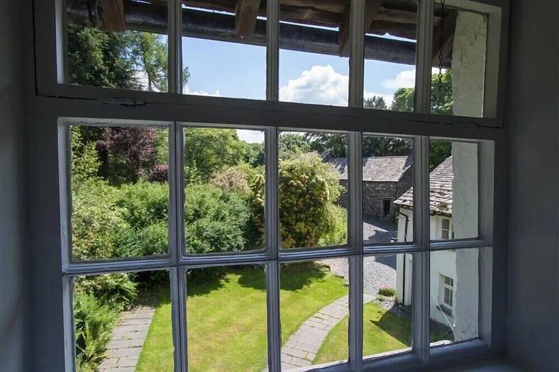 THE CRAGG, pet friendly, with open fire in Ambleside