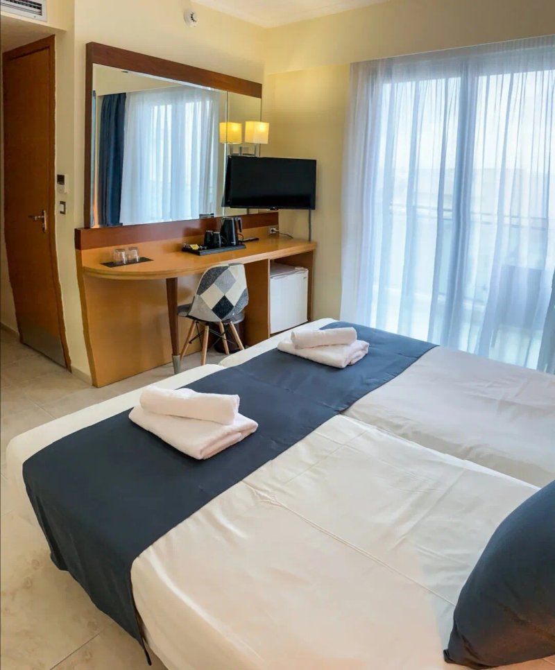 Manousos City Hotel