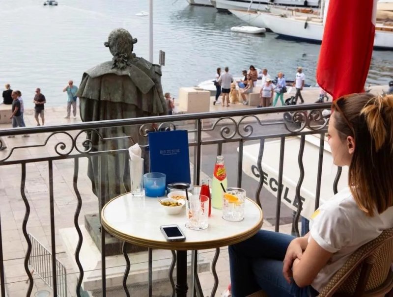Hotel Bar Sube