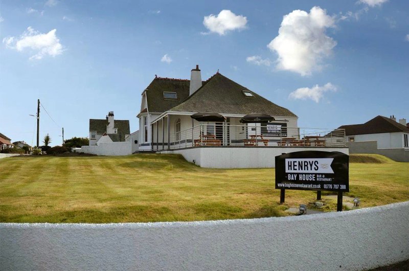 Henrys Bay House Restaurant