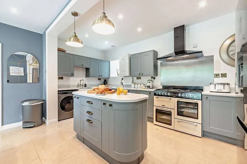 Beautifully presented dog friendly holiday home -Lakeside House