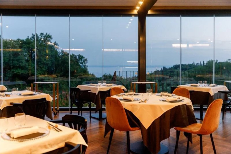Dehor Restaurant
