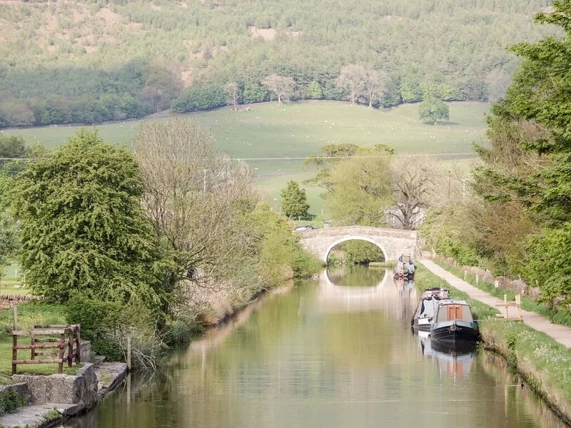 6 LOCK VIEW, pet friendly, with hot tub in Gargrave