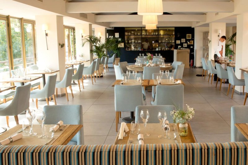 La Vitrine Restaurant & Lounge