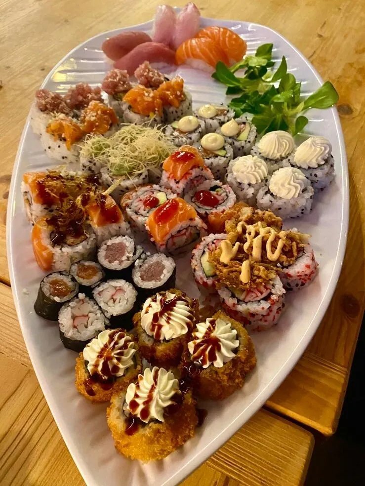 Moch Sushi & Lounge