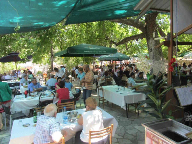 Platanos Restaurant-Tavern
