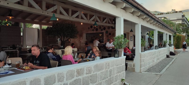 Bura Restaurant & Chill