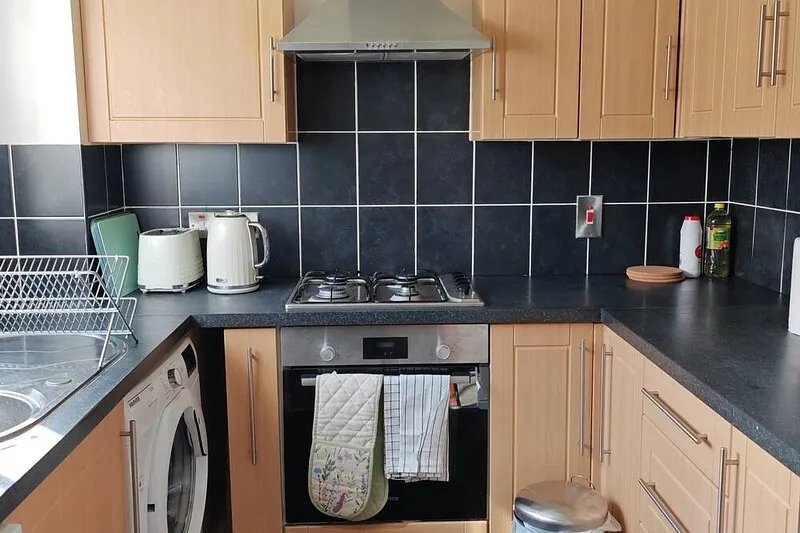 Entire 1 bed house in Stoke Gifford near Bristol Parkway station, UWE, MOD