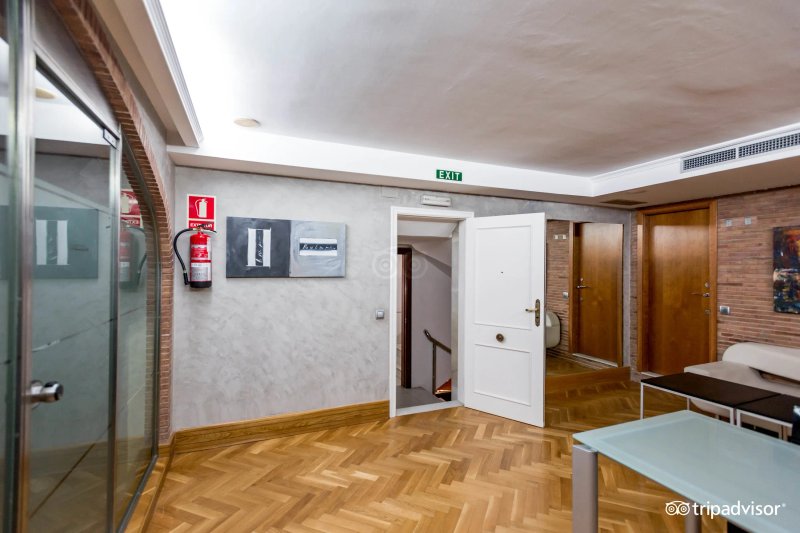 Num Hotel