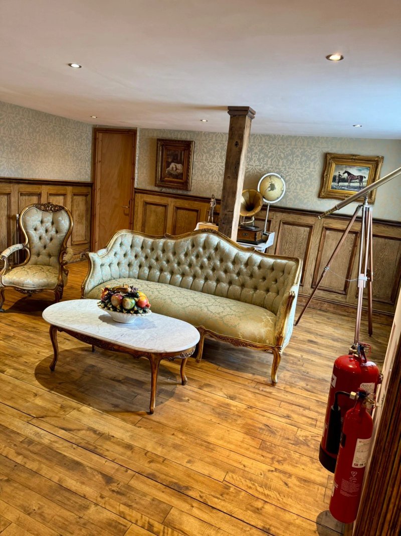 The Golden Fleece Inn