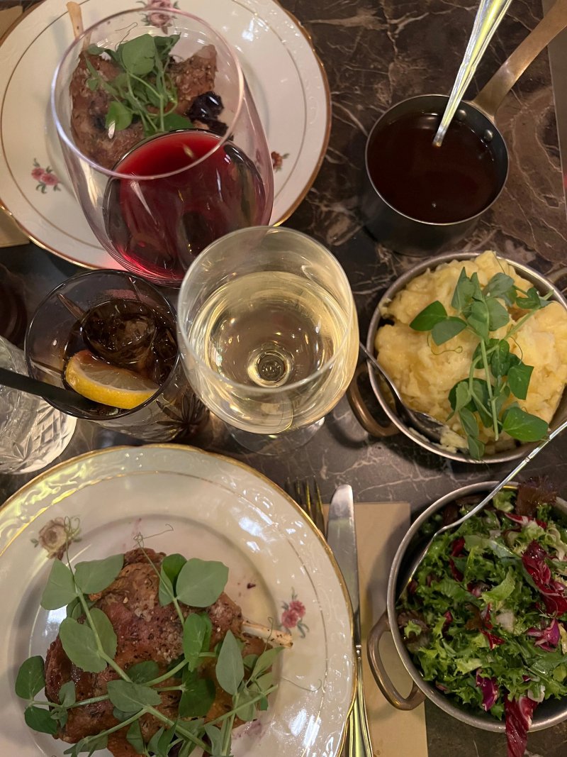 Minis Bar & Bistro
