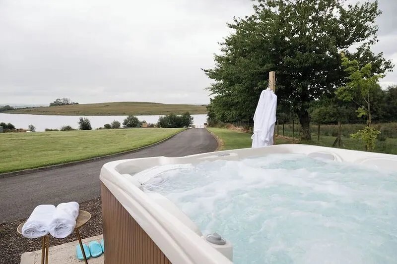 Lakescape: Self-Catering Lodges (ROMA) With Hot Tub