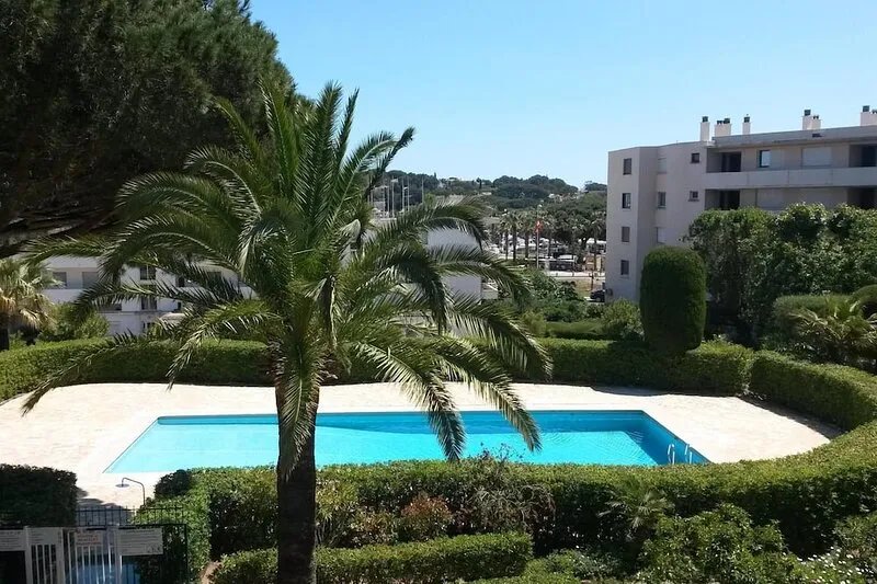 Large duplex with private garden and sea access- swimming pool- luxury property