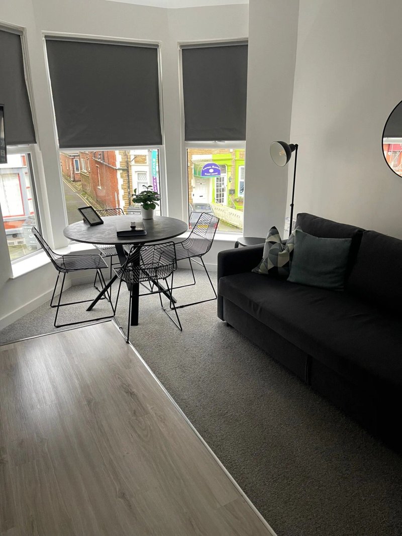 Charles Alexander Short Stay - Charnley House Apartments