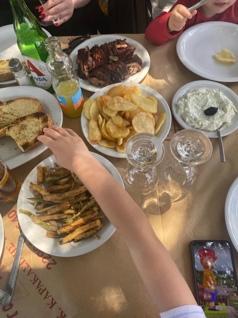 Taverna To Trigono