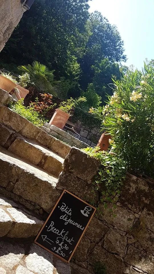 Auberge U N'Antru Versu