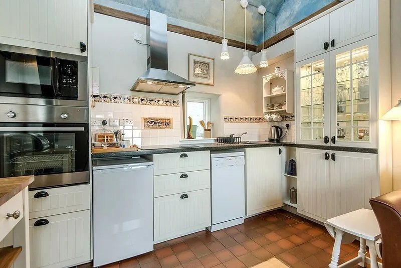 Romantic cosy hideaway for 2 located on a dairy farm with hot-tub available.