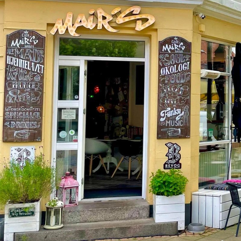 Cafe Mair's