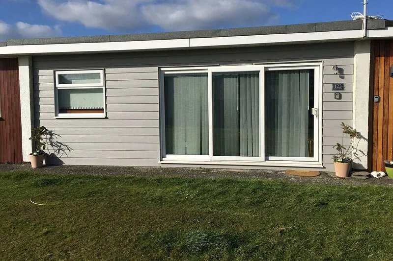 Stylish modern dog friendly two bedroom chalet in Dartmouth