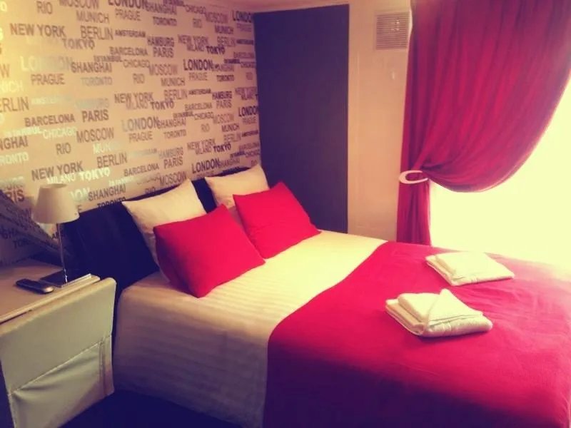 Alex Rooms