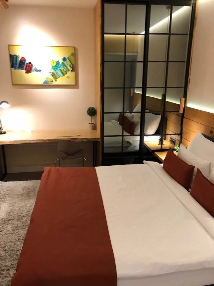 One Luxury Suites
