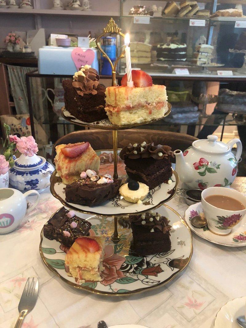 Cakestand and Crumb