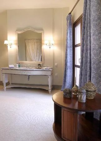 Le Convivial Wine Experience Suites