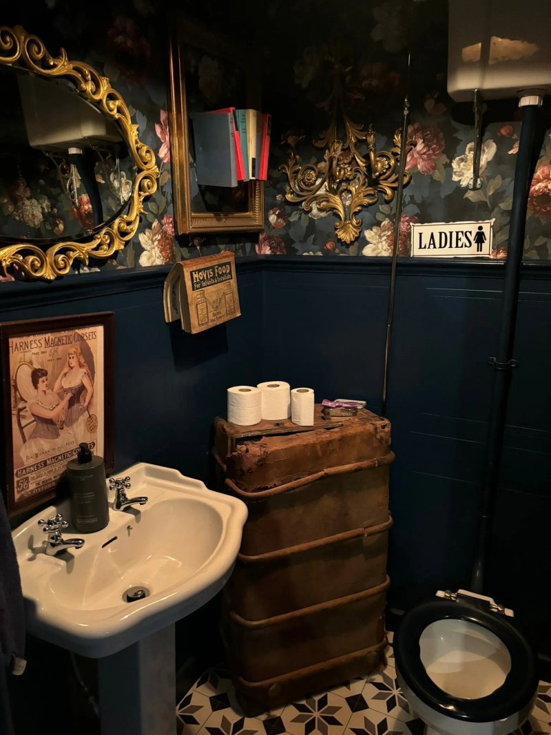 Gin Lounge Rooms