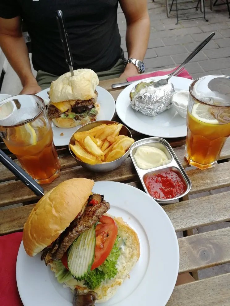 Heroes Burgers