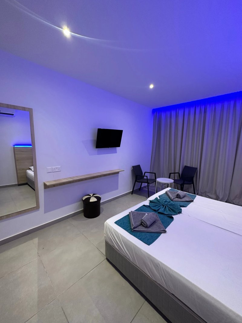 Sun Plaza Suites - Adults Only