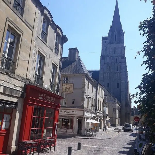 CHARM, apartment in the heart of old Bayeux