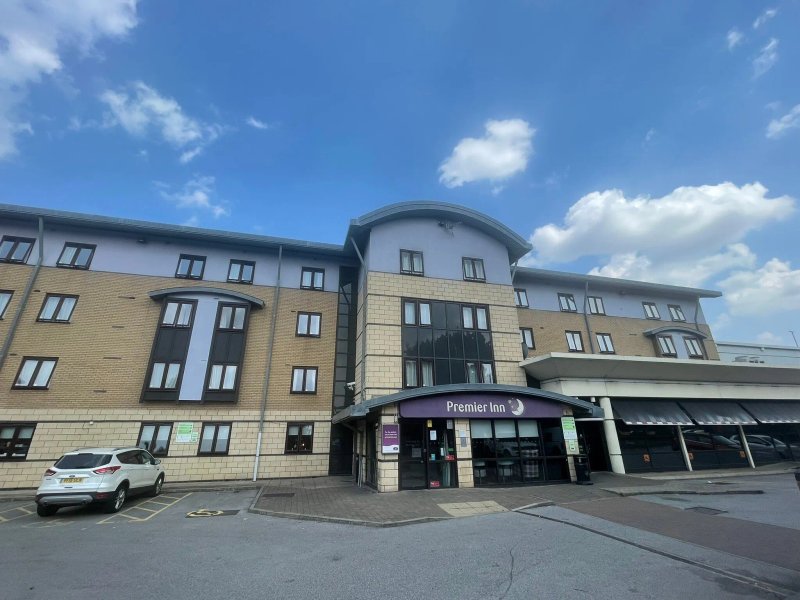 Premier Inn Leeds City Centre (Wellington Street) Hotel