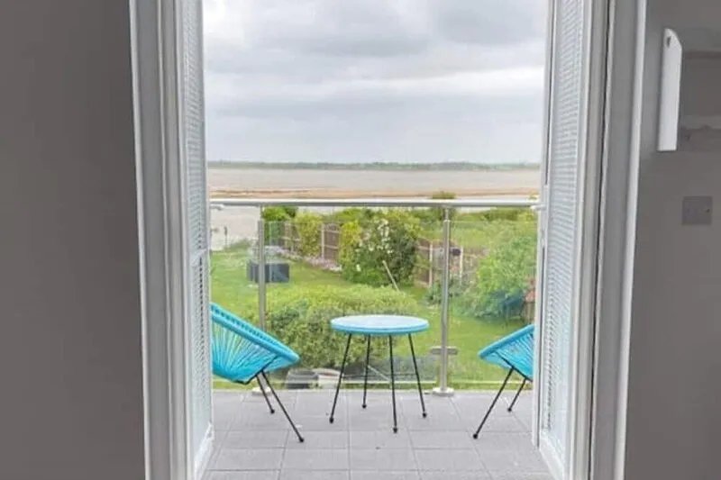 Beachside house with uninterrupted sea views
