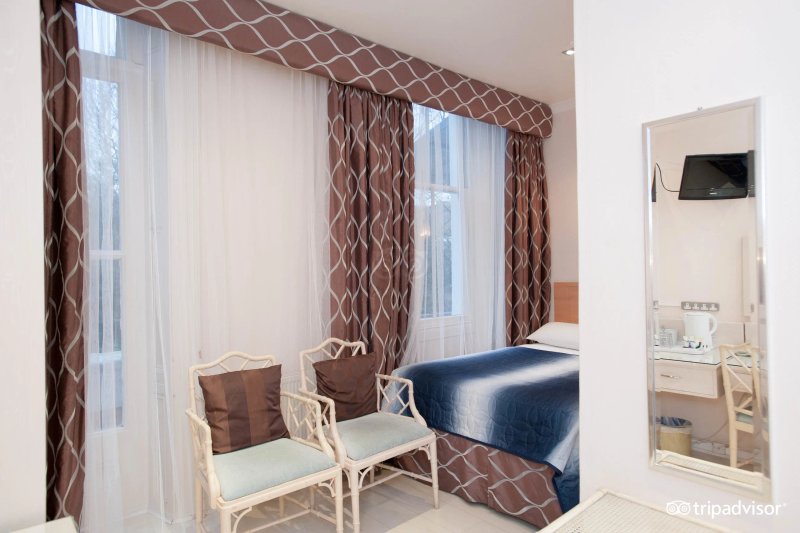OYO Amsterdam Hotel