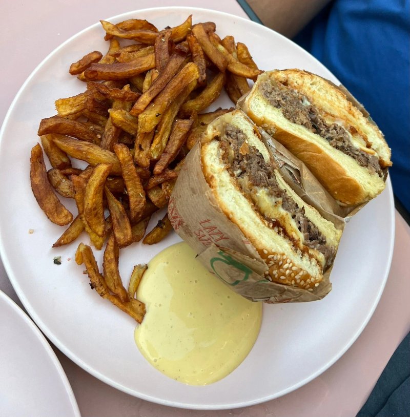 Lazy Suzy - Smoked BBQ Burger Tours