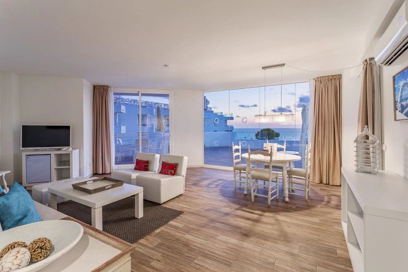 FERGUS Style Cala Blanca Suites