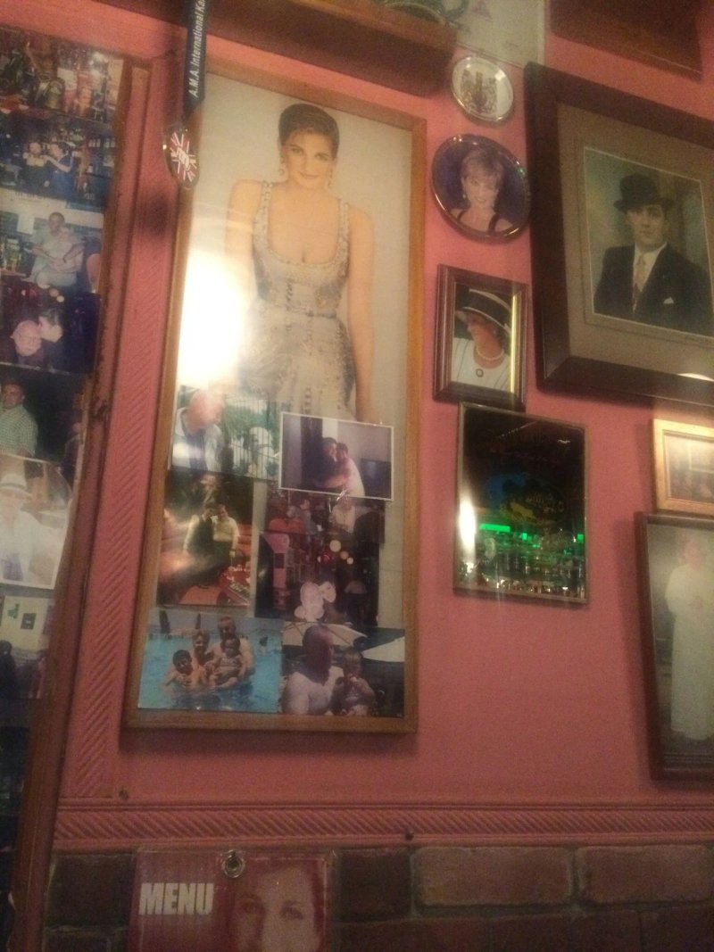 Diana's Pub