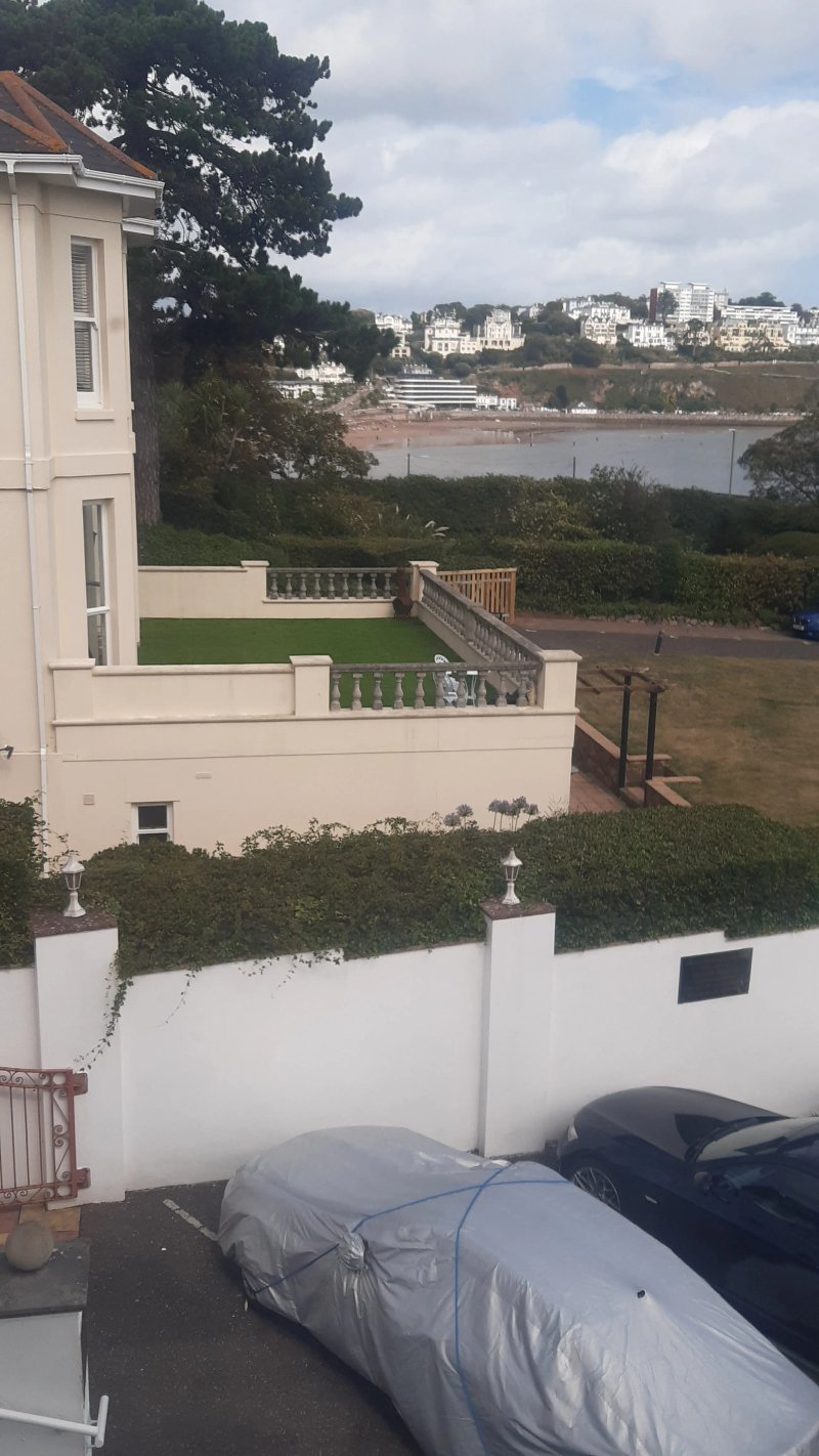 Waters Edge Hotel