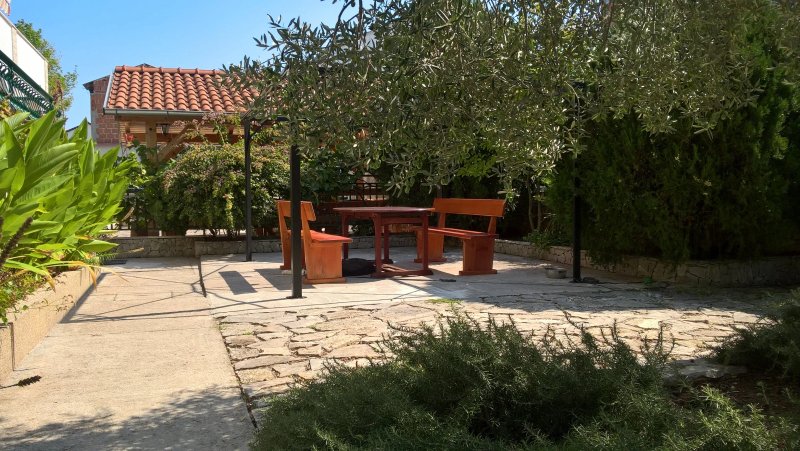 Apartments and Rooms Saric