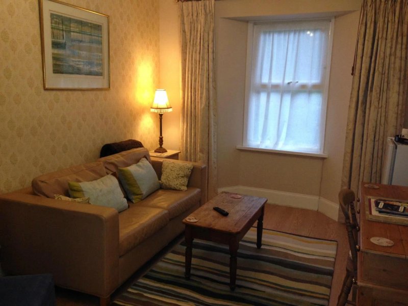 Ascot House Hotel