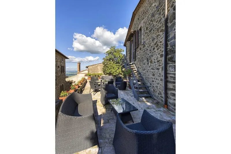 Villa Piazza della Fortezza - Vacation Rental with Jacuzzi  in Montalcino