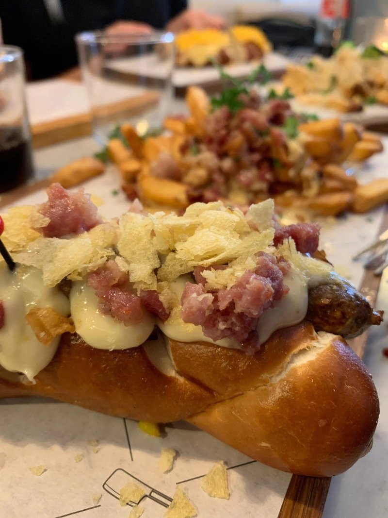 Bulls and Dogs (FOODHALLEN)